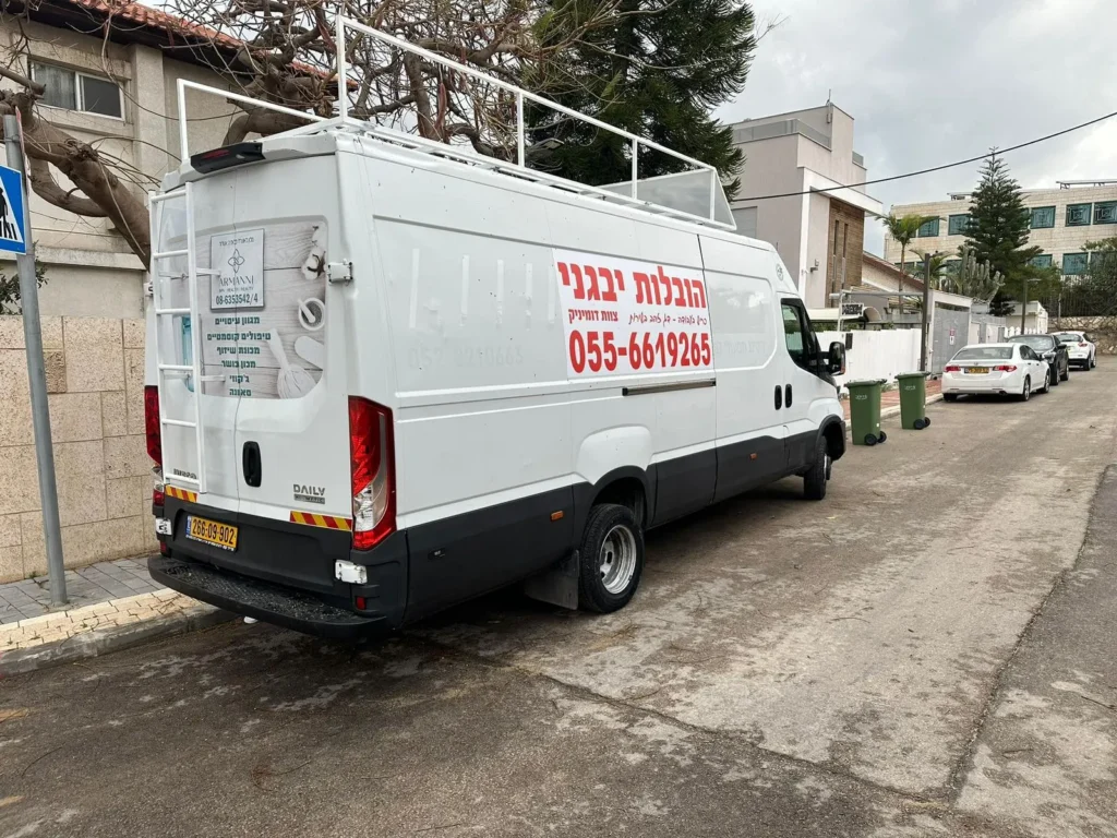 טנדר להשכרה עם נהג